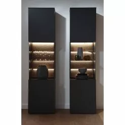 Gwinner Planch De Chêne Butoir Placage Vitrine Chêne Bois Véritable Éclairage Sahara Anthracite Misano Sauvage Gri -Armoires Soldes 1000218344 200828 11294000223 MOOD DETAILS P000000001000218344 mood